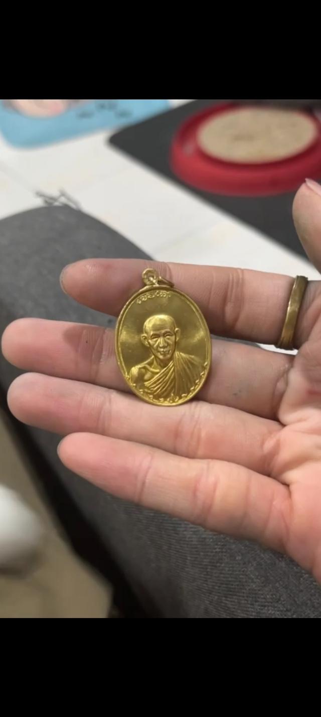 หลวงพ่อเกษมเนื้อกะไหล่ทองรับประกันแท้ตลอดชีพ