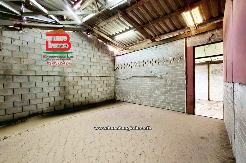 ที่ดินพร้อมสิ่งปลูกสร้าง เนื้อที่ 64.6 ตร.ว. ติดถนนเพชรเกษม ใกล้แยกปราณบุรี 7