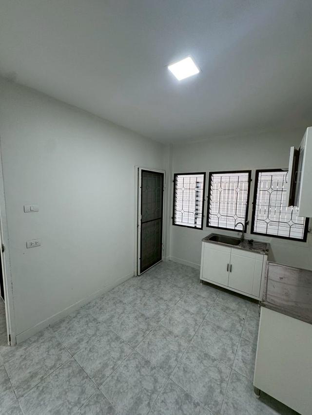 ขายบ้านเดี่ยว 2 ชั้น ขนาด 91 ตรว.( หลังมุม ,ถนนเมน )  หมู่บ้านปัญญาเลคโฮม ซ.41 ถนนนิมิตใหม่ 28  7
