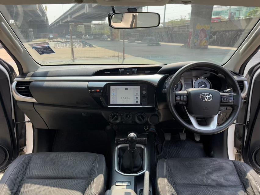 Toyota Hilux Revo Smart Cab 2.4 Entry MT ปี 2021 6