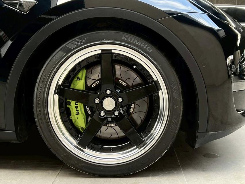 Tesla Model Y long Range AWD 5