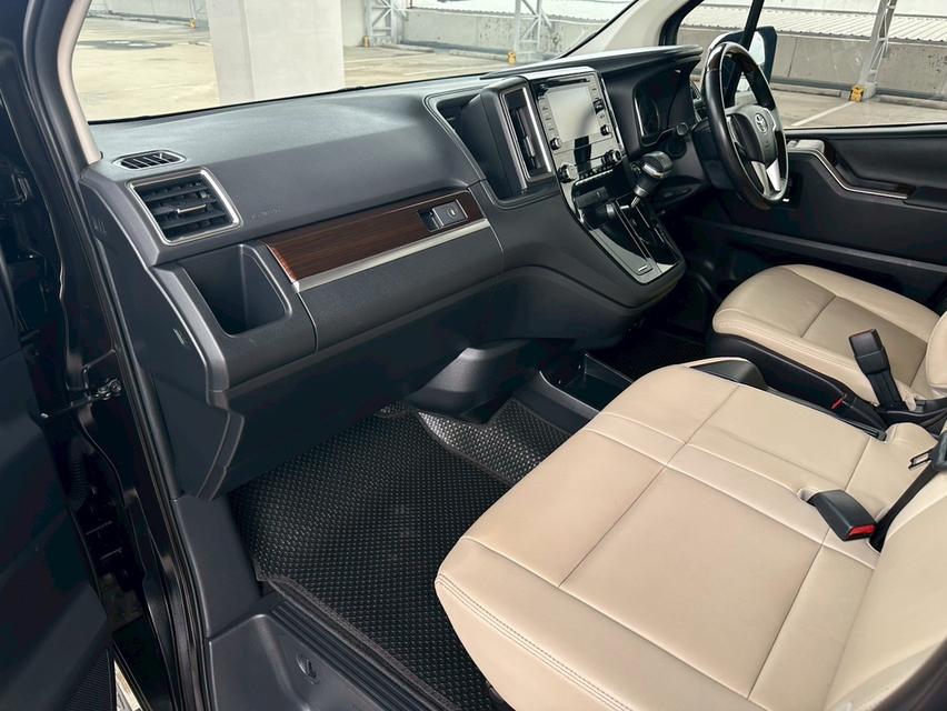 TOYOTA Majesty Model Premium 2.8L Diesel VN Turbo 12