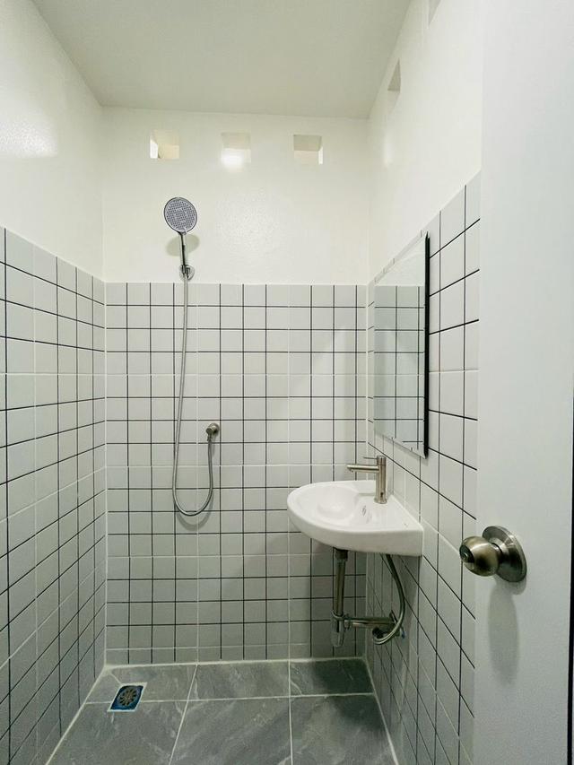 หมู่บ้านร่มเงาไม้  ถนนวัดลาดปลาดุกทาวน์เฮ้าส์ 2 ชั้น หลังมุม ถนนเมน ตกแต่งใหม่พร้อมอยู่  เปลี่ยนระบบไฟใหม่ทั้งหลัง /ค้าขายได้/เพิ่มพื้นที่ใช้สอย 11