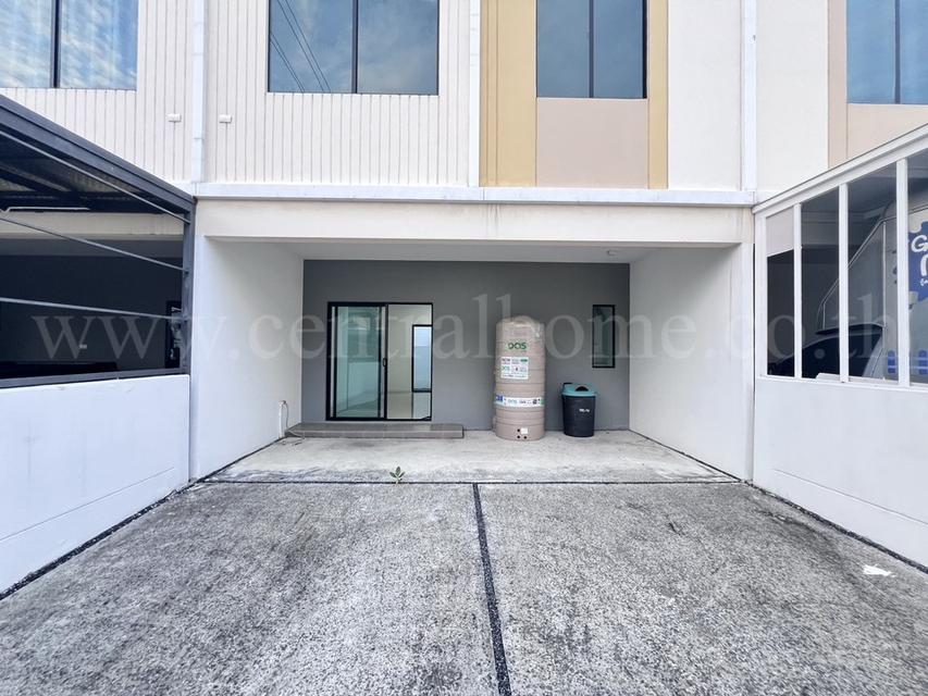 ทาวน์เฮ้าส์ เดอะคอนเนค 55 กรุงเทพ - ปทุมธานี 2 บ้านสวย พร้อมอยู่ 2