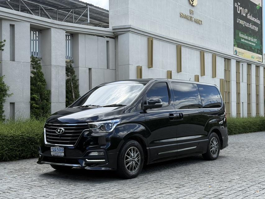 รหัสรถ AP5089 HYUNDAI H1 2.5 Elite FE ปี 24 สีดำ ดีเซล