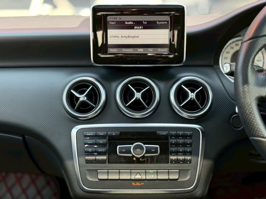 ปี 2014 BENZ A-CLASS, A180 โฉม W176 ปี12-19 สีขาว เครื่องยนต์เบนซิน 1.6 ลิตร 15