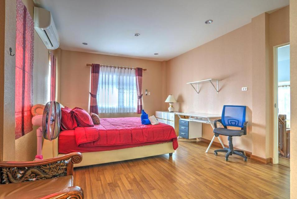 🏡🌟 ให้เช่าบ้านเดี่ยว 2 ชั้นหลังใหญ่ ทำเลดี เดินทางสะดวก ใกล้ร้านสะดวกซื้อ ตลาด และห้างสรรพสินค้า เหมาะสำหรับอยู่อาศัยหรือครอบครัวใหญ่ 10