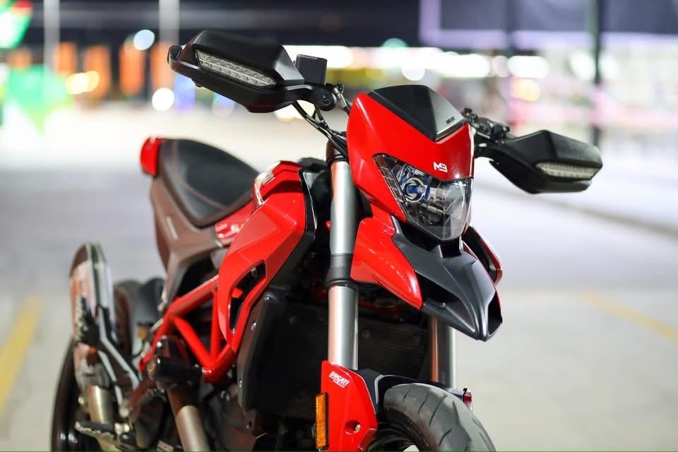 Ducati Hypermotard 939 สีแดง ปี 2019 1