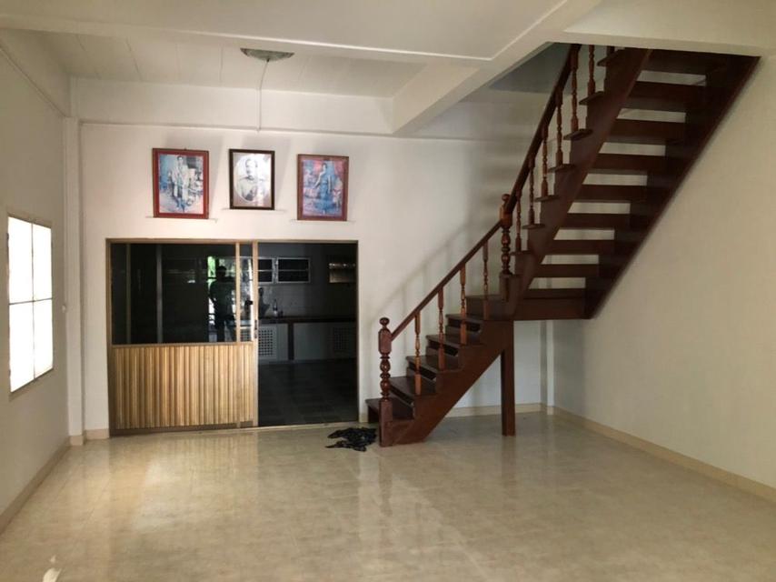 ให้เช่าทาวน์เฮาส์ ศรีชนก พื้นที่ 33 ตร.ว.  2 ชั้น 3 ห้องนอน 2 ห้องน้ำ 2 ที่จอดรถ  9