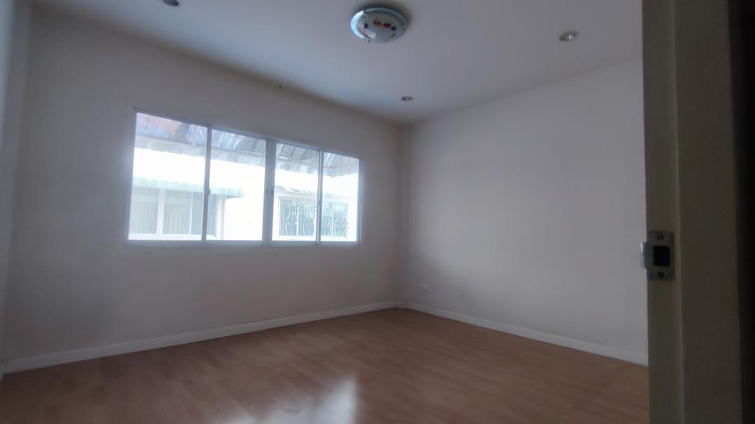 ขายทาวน์โฮมหมู่บ้าน ปริญญาลักษณ์ สาธร 3ชั้น 18ตรว 4นอน 9