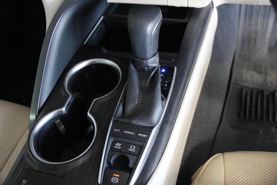 รหัสรถ TKG4669 TOYOTA CAMRY 2.5 HYBRID PREMIUM LUXURY ปี 2023