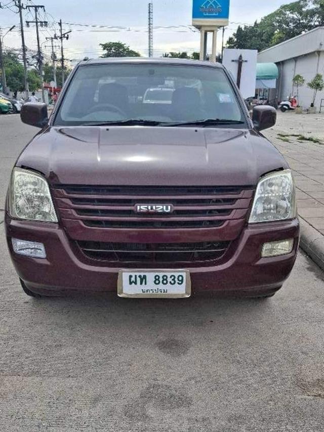 Isuzu D-Max สีแดง