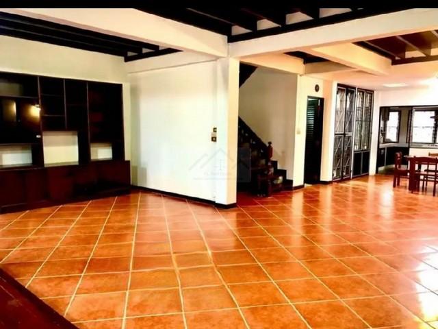 ให้เช่าบ้านแนว Country ยุโรป สุขุมวิท 71 ปรีดีพนมยงค์ 26 ซอยเดียวกับ Karo เพดานสูง พื้นไม้สักอย่างดี เหมาะอยู่อาศัย หรือ 3