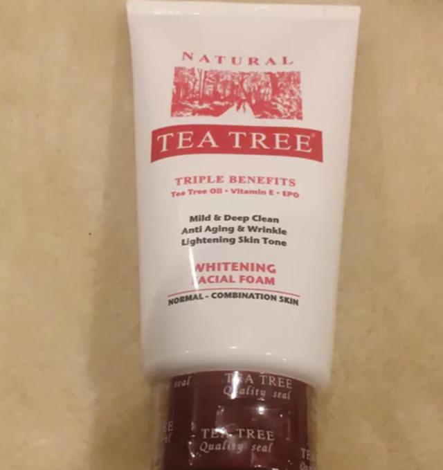 Tea Tree โฟมล้างหน้าสูตรขาวกระจ่างใส 1