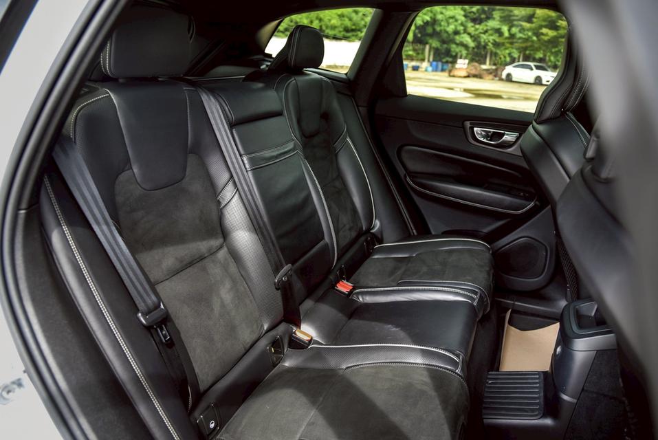 รหัสรถ CBL7547 Volvo XC60 2.0 T8 R-Design 4WD AT 2019 13