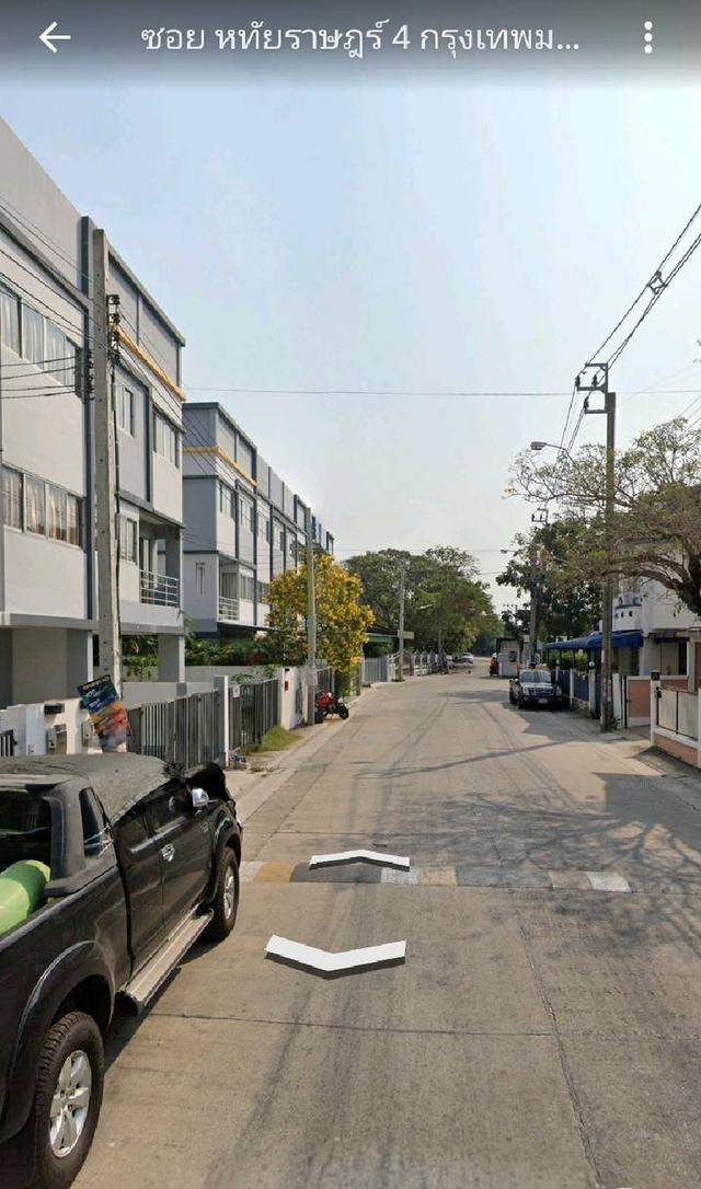 ทาวน์​โฮม​ขนาดใหญ่​6​ห้องนอน​ ถนน​หทัย​ราษฎร์​4​ คลองสามวา​ 9