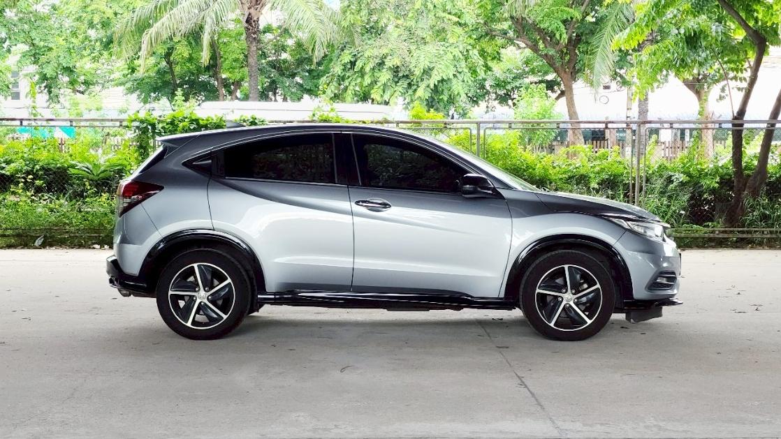 Honda HRV 1.8 RS Sunroof AT ปี 2019 รถสวยมือเดียว รุ่นท๊อปสุด