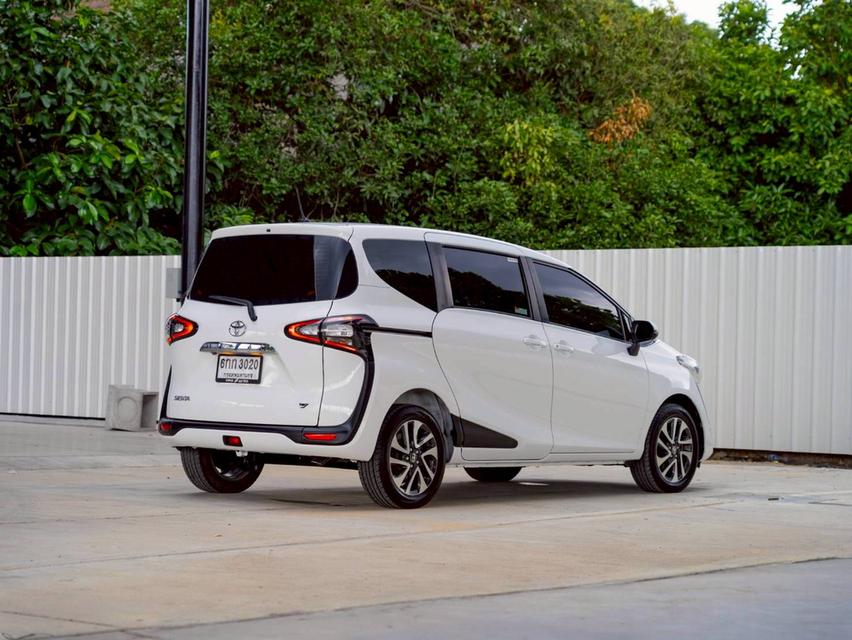 TOYOTA SIENTA 1.5V ปีจด 2017  2