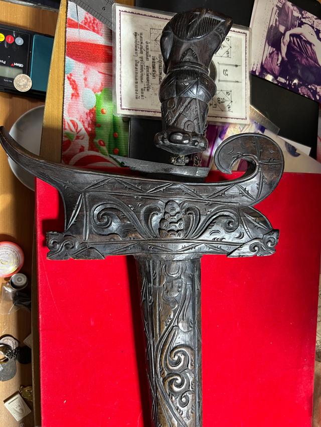 ดาบโบราณหายากจากอินโดนีเซีย แกะสลักในศตวรรษที่ 19สวยสมบูรณ์ หายากมากครับสภาพนี้ รูปที่ 2