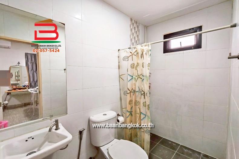 ทาวน์เฮาส์ หมู่บ้าน ภัทรไพรเวท 2 เฟส 3 เนื้อที่ 24.7 ตรว. ถนนปทุมธานี-สามโคก-เสนา อ.สามโคก จ.ปทุมธานี 5
