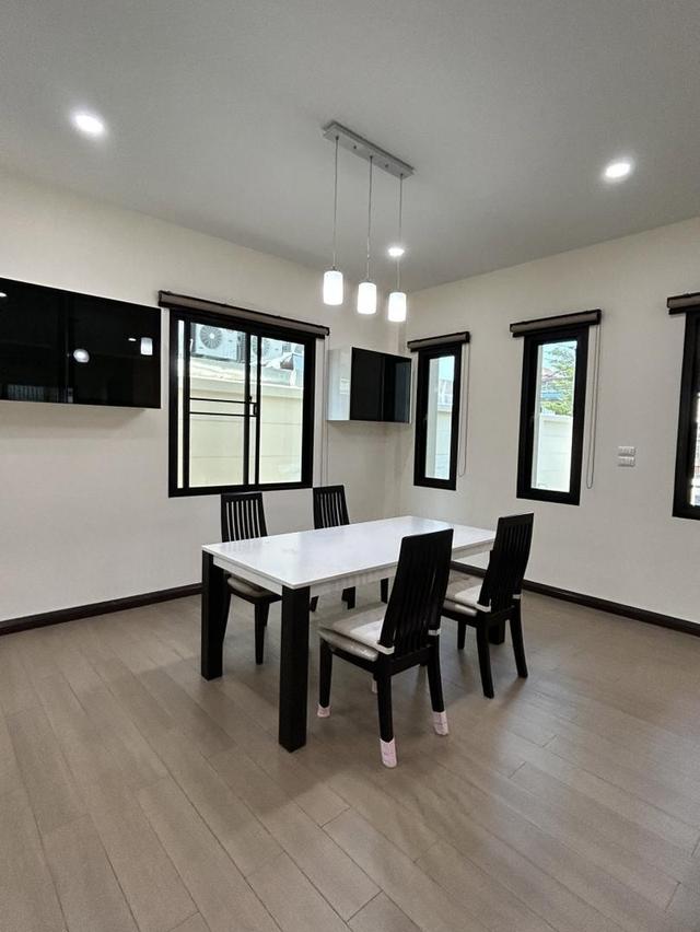 MHS15 ขายบ้านเดี่ยว 2 ชั้น ลาดพร้าว 101 หลังใหญ่เพดานสูง 2.90 เมตร หน้าบ้านทิศตะวันออก มีอ่างจากุซซี่ใหม่และ Rain Shower ทุกห้อง จอดรถได้ 2-4 คัน รูปที่ 9