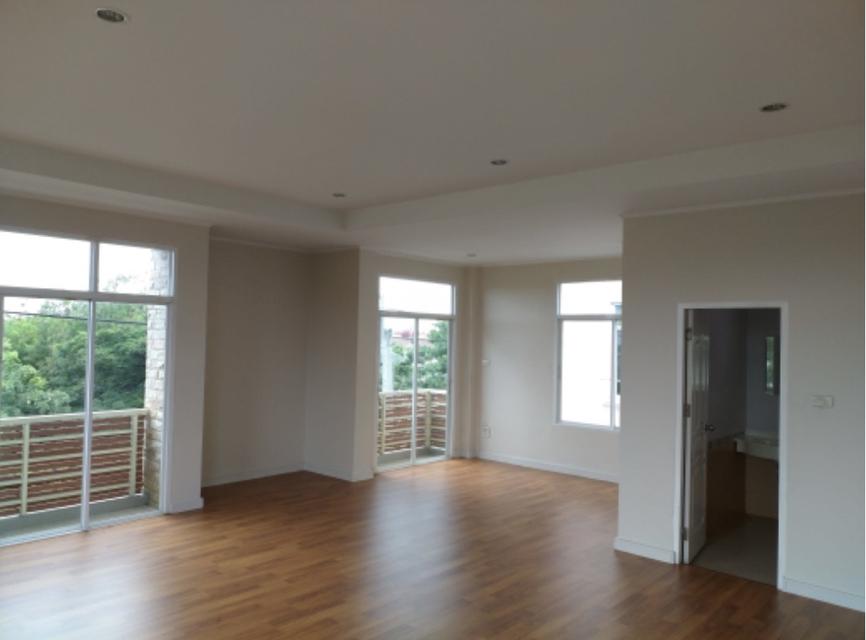 เจ้าของ ขายพร้อมผู้เช่า อาคาร โชว์รูม สำนักงาน ติดริมถนน ผู้คนผ่านเห็นมากกว่าหนึ่งแสนคนต่อวัน ทำเลที่ตั้งจุดเด่น ของหายาก ทำเล ราษฎร์พัฒนา รามคำแหง 8