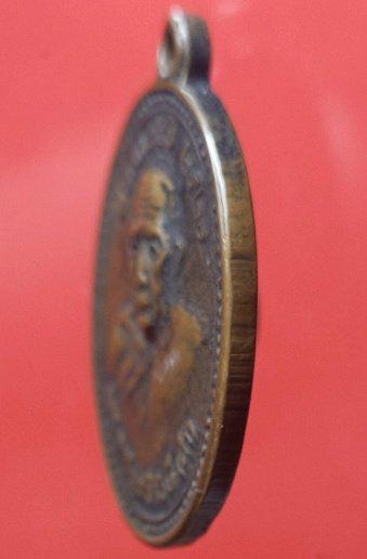 รูป เหรียญเม็ดแตง รุ่นแรก หลวงพ่อดำ วัดตุยง ปี2520 3