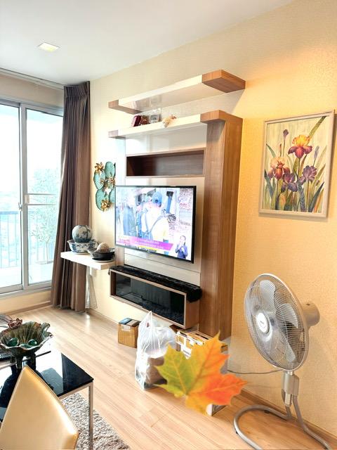Rhythm Sathorn Condominium 10