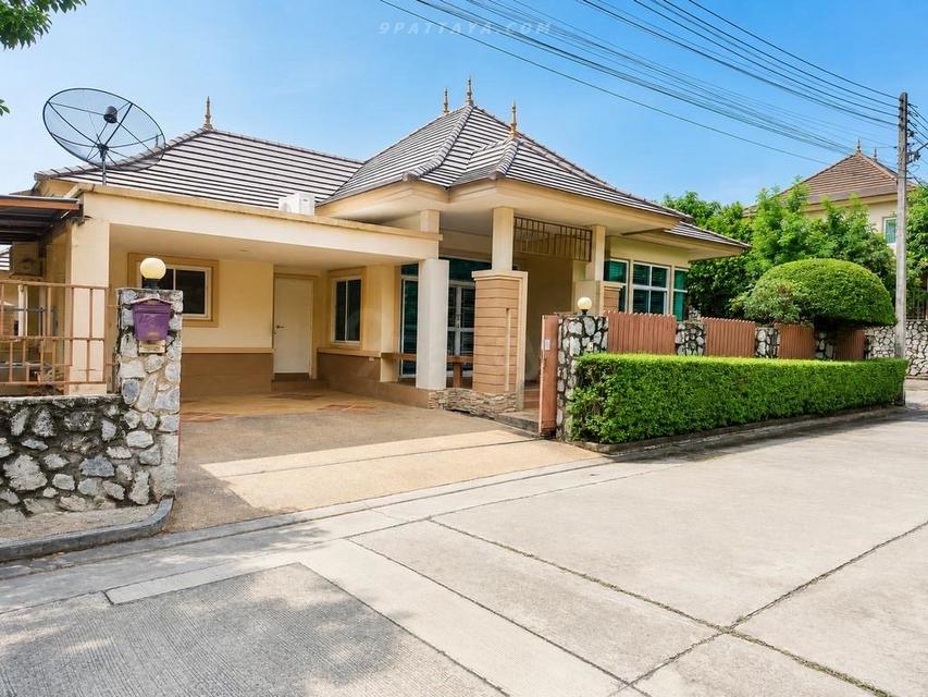 For Sale — Corner Detached House with Tenant, Prime Pattaya Location 85sqw 340sqm 4bedrooms 4bathrooms Buyer can receive rental income immediately 1