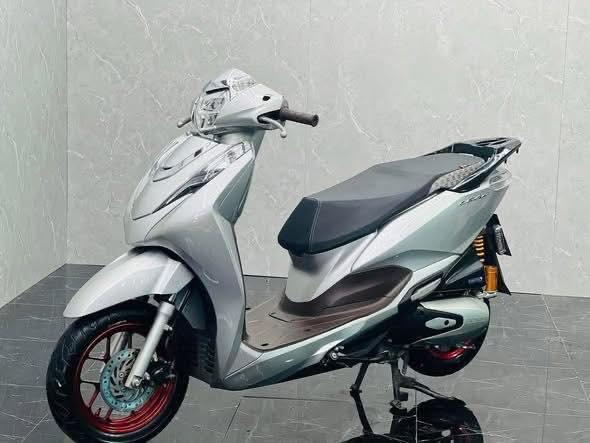 ฮอนด้าหลีด 125 ปี 2023 ระบบ 4 วาล์ว สีเทาเวียดนาม ตัดล้อแดง รถสวย แต่งคลีนๆ โช๊คโอลิน เอกสารครบ เล่มพร้อมโอน 5