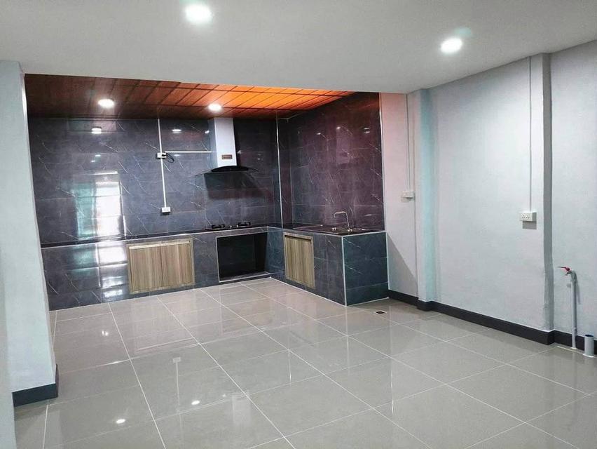 หมู่บ้านมิตรประชา  คลองถนน ใกล้เซ็นทรัลเวสเกต ทาวน์เฮาส์ 2 ชั้น  ตกแต่งใหม่ ติดถนนกาญจนาภิเษก 8