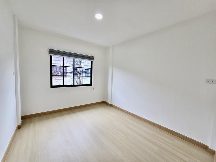 หมู่บ้านวรารักษ์ เลียบคลองสอง 27 11