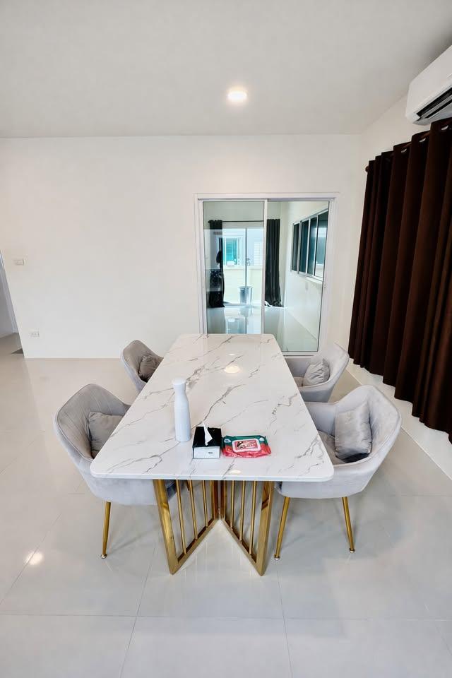 ให้เช่าบ้านเดี่ยวสองชั้น 3 ห้องนอน 3 ห้องน้ำ 1 ห้องครัว 2 ที่จอดรถ ขนาดที่ดิน 41 ตรว. พื้นที่ใชเสอย 190 ตรม. ราคา 20,000 บาท / เดือน ****อน 4