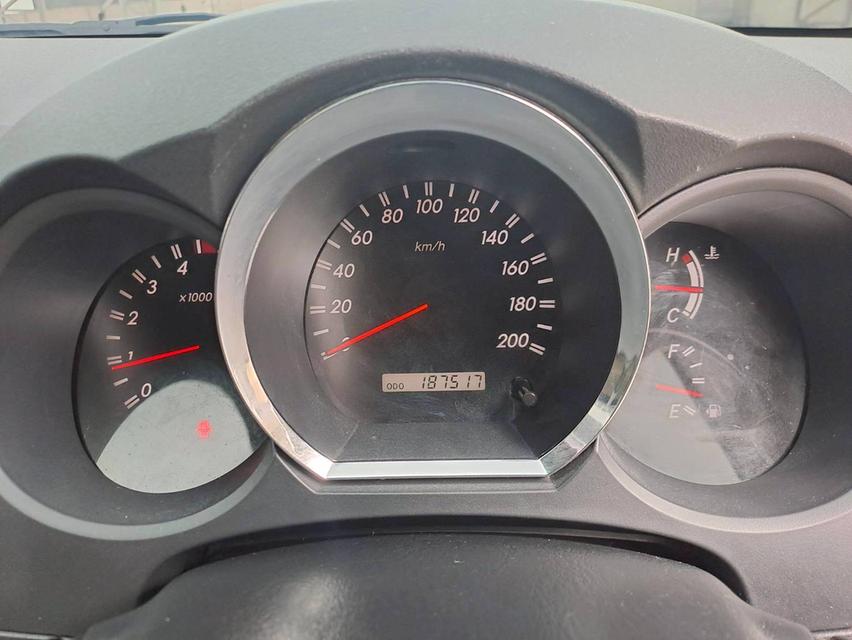 Toyota Fortuner 3.0 V รุ่น TRD Sportivo 4WD รุ่นท็อป ปี2011 สีขาว 9