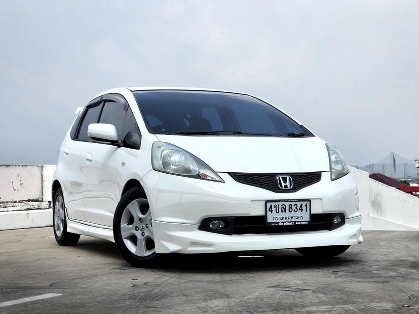 Honda Jazz 1.5V 2016 เกียร์ออโต้ ฟรีดาวน์ ผ่อน5,151×72งวด 6