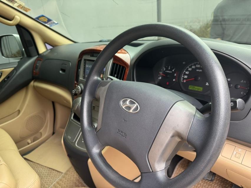 2010 จด 2011 Hyundai H-1 2.5 Deluxe รถยนต์ 11 ที่นั่ง รถครอบครัว ราคา 399,000 บ. 10