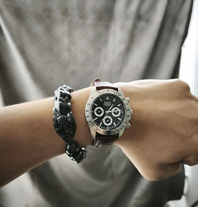 Elgin Deluxe โครโนกราฟ หน้าดำ กันน้ำ 200 เมตร สายหนังน้ำตาล