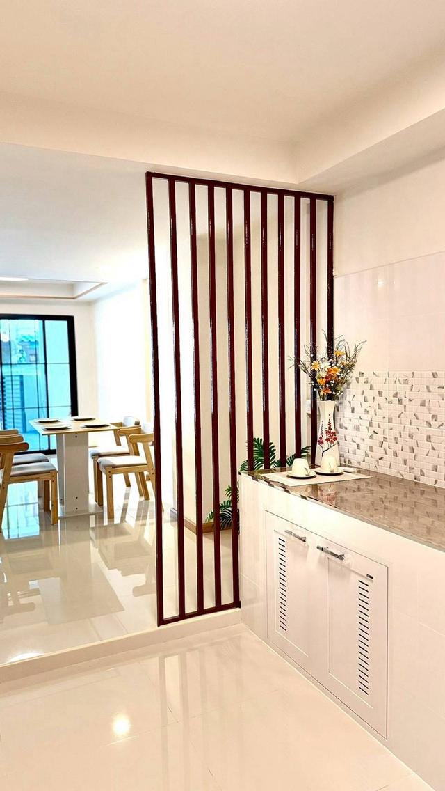 หมู่บ้านอัมรินทร์วิลล่า (ซอยแจ้งวัฒนะ 41)ทาวน์เฮาส์ 2 ชั้น หน้ากว้าง 5 เมตร (โปร่งสบาย ไม่แออัด) ตกแต่งใหม่พร้อมเฟอร์นิเจอร์ 8