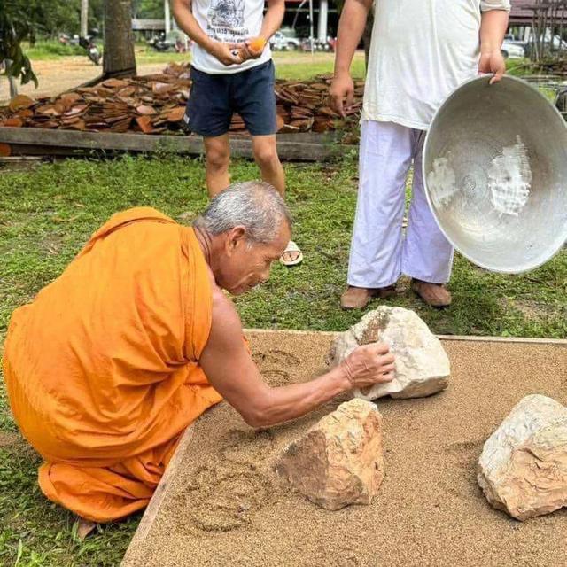 Break Through Darkness, Transcend Limitations – Phra Pidta Pangpakarn Disaster-Smasher by Phor Than Iad, Consecrated at Wat Khan Prachasank! 6