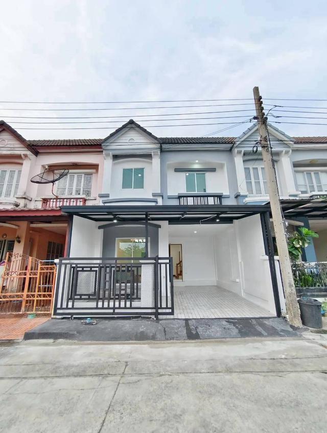 หมู่บ้านบุศรินทร์ ถนนบ้านกล้วย-ไทรน้อยทาวน์เฮาส์ 2 ชั้น ตกแต่งใหม่ พร้อมเฟอร์ หน้าบ้านไม่ชนใคร ในโครงการ L&H ทำเลซอยบ้านกล้วย ใกล้รถไฟฟ้า 2