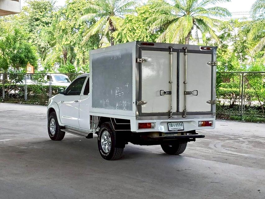 ขายรถ Toyota Vigo 2.5E CAB ตู้ทึบ ปี 2014 สีขาว เกียร์ธรรมดา 6