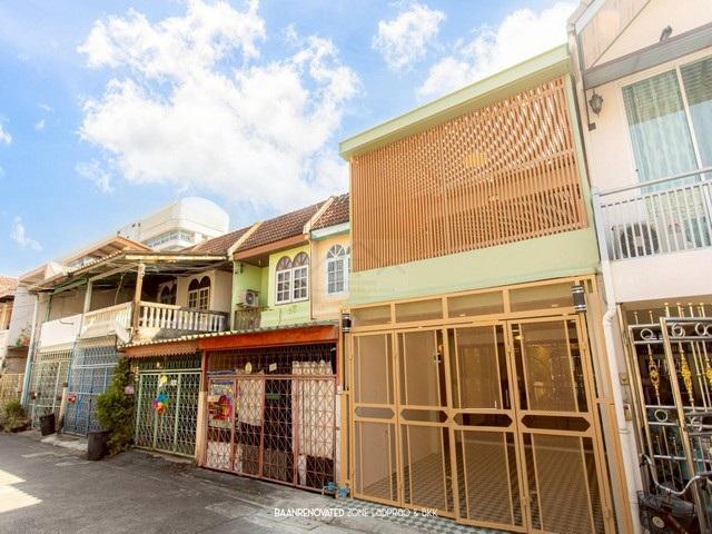 ขาย ทาวน์เฮ้าส์ 2 ชั้น ลาดพร้าว 63 รีโนเวทใหม่ทั้งหลัง ใกล้รถไฟฟ้า โชคชัย 4 และ ลาดพร้าว 71 2