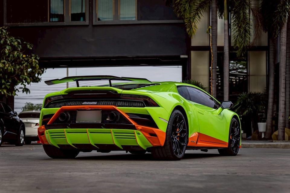 Lamborghini Huracán EVO AWD MY2021📆 ปีผลิต 2020 | 📍ราคาเพียง 19,900,000 บาทRenazzo Warranty ถึงวันที่ 01/02/2026 10