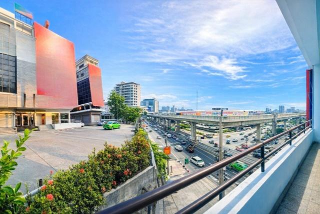 อาคารพาณิชย์ 5นอน อาคาร 6 ชั้นหลังมุม BTS สำโรง 200 ม. BIGC สำโรง2 350ม. ติดถนนสุขุมวิท เทพารักษ์ 22 ตร.ว..พร้อมที่จอดรถ