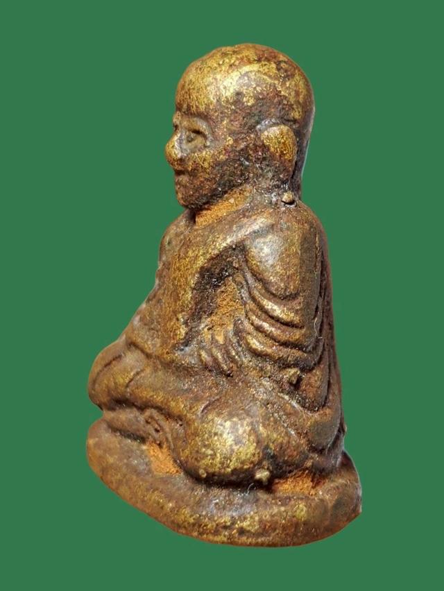 หลวงพ่อเงิน เปิดให้บูชาจ้า 3