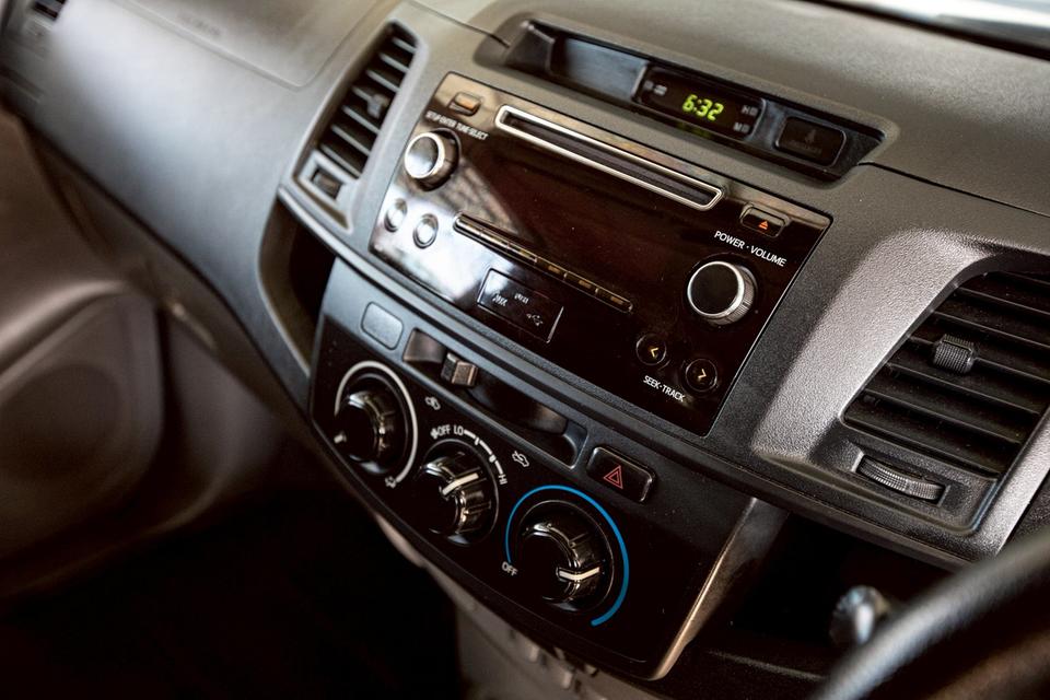 TOYOTA HILUX VIGO 2.7 J STANDARD CAB ปี 2015 สีเทา มือเดียว 16