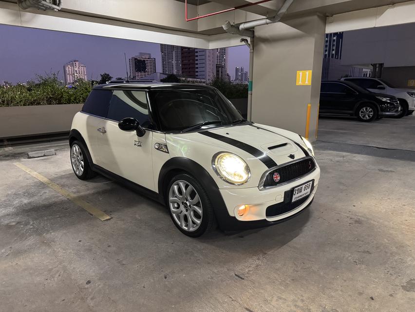 Mini Cooper Hatch R56 ขับไปแล้ว 111,xxx กิโลเมตร ตัว top เบาะหนังสีแดง