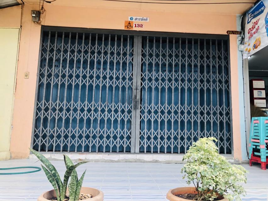 ให้เช่าอาคารพาณิชย์ที่สามารถทำการค้าหรืออยู่อาศัยได้ด้วยทำเลดีใกล้มอเตอร์เวย์ และรถไฟสายสีส้ม 5