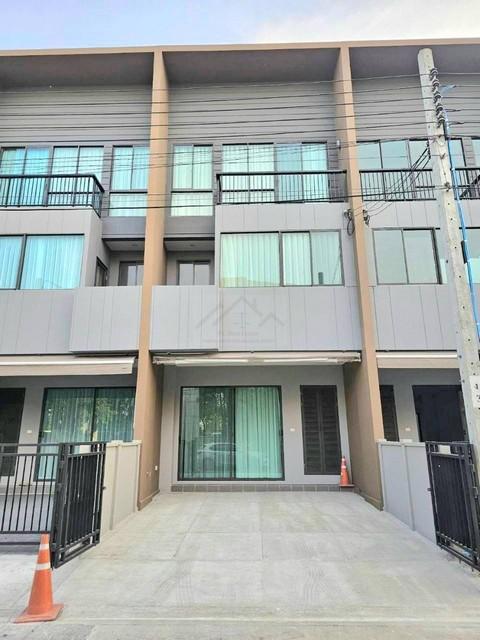 ให้เช่าทาวน์โฮม 3 ชั้น 3 ห้องนอน โครงการบ้านกลางเมือง พระราม 9 - กรุงเทพกรีฑา มีร้านสะดวกซื้อหน้าปากซอย บ้านใหม่ ตกแต่งค
