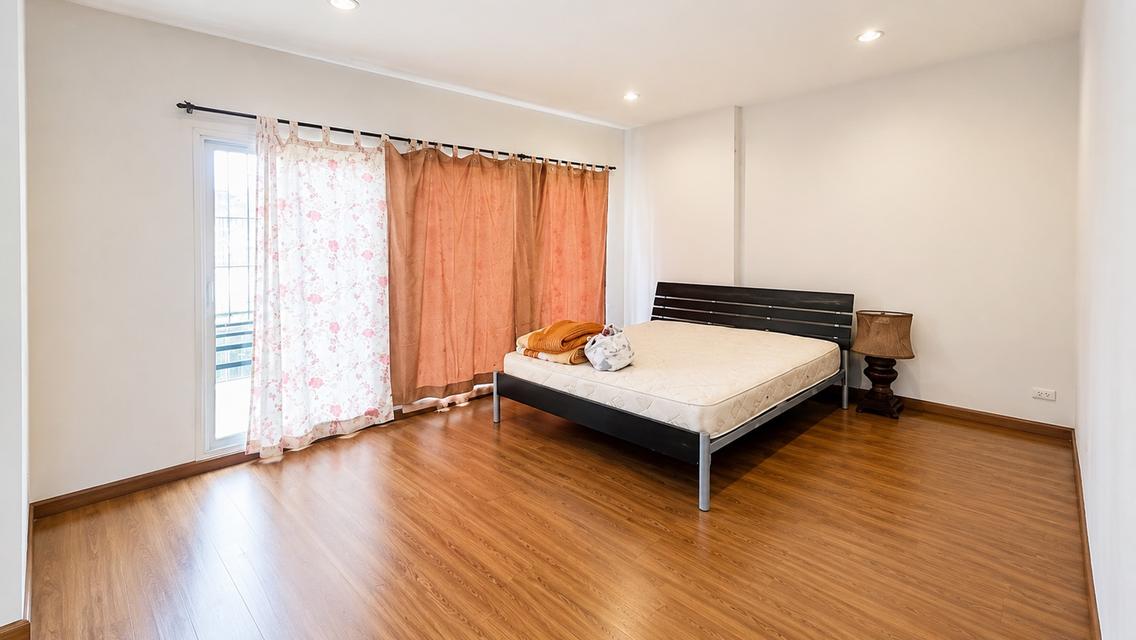 ขายทาวน์โฮม 3 ชั้น บ้านกลางเมืองลูเซิร์น สุขุมวิท ซ.อ่อนนุช 46 ทำเลทอง เดินทางเข้า-ออกได้หลายเส้นทาง เหมาะอยู่เอง ปล่อยเช่า หรือ ทำโฮมออฟฟิส 11